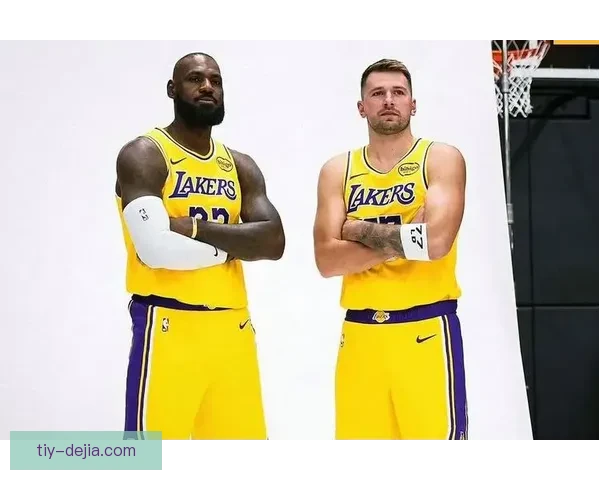 澳洲网红夫妇花3.2万看球 东契奇老詹缺席